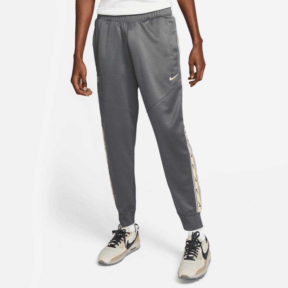 Nike Sportswear Repeat