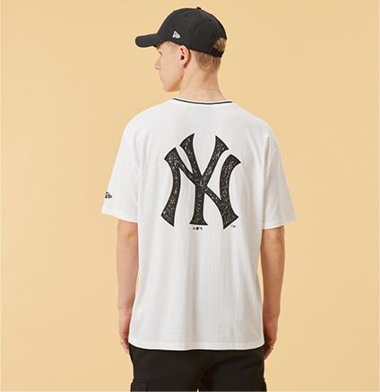 New Era Distressed Graphic Ovrszd Tee Neyyan