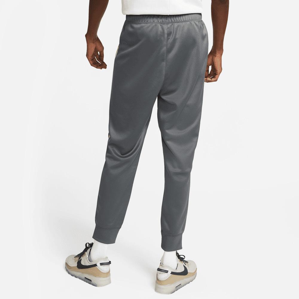 Nike Sportswear Repeat