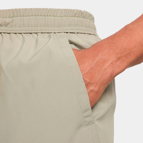 Pantalón Nike Form Corto Versátil DrI-Fit De 23 cm Sin Forro - Hombre