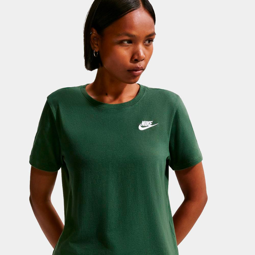 Camiseta Nike Sportswear Club Essentials - Mujer