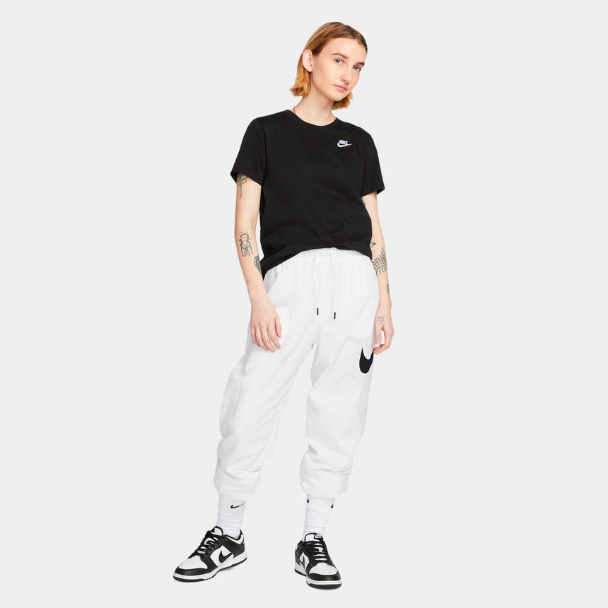 Camiseta Nike Sportswear Club Essentials - Mujer