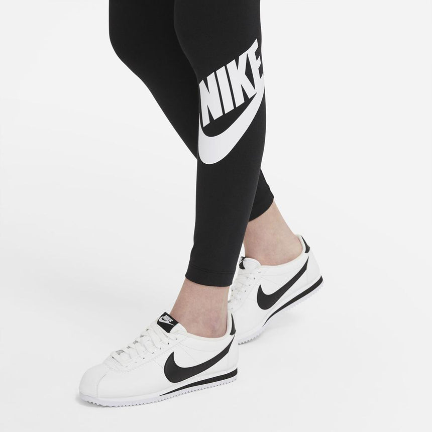 Nike Sportswear Essential