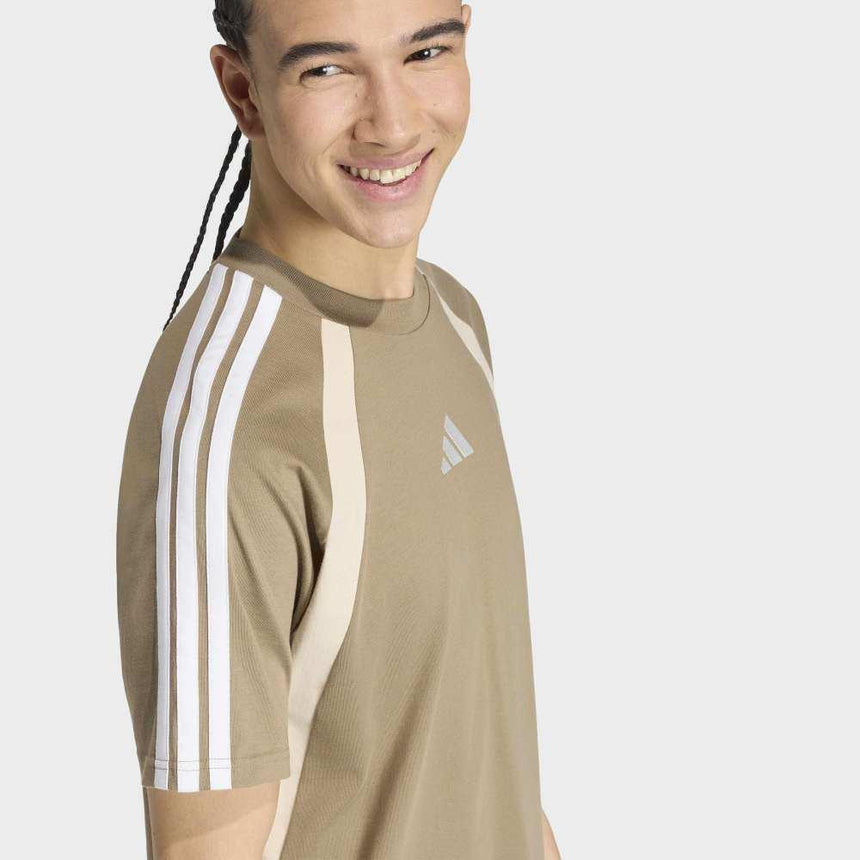 adidas Camiseta Seasonal Essentials Con Diseño Con Bloques De Color