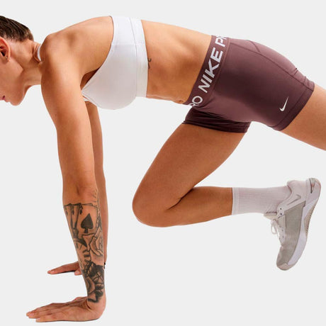 Shorts Nike Pro De Biker De Talle Medio Y 3" – Mujer
